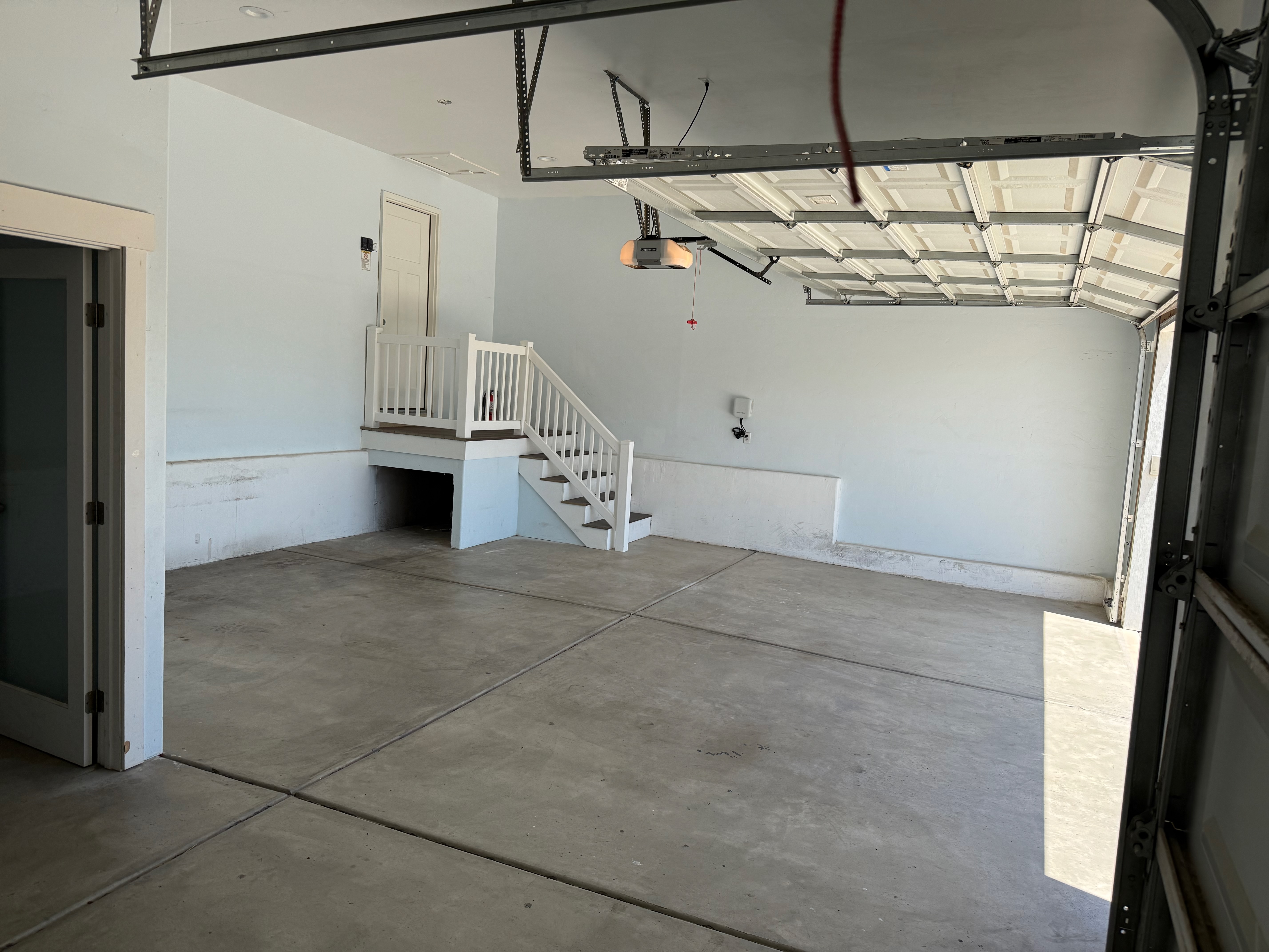 2 car garage at 2156 W Thomas St in Lehi, Utah