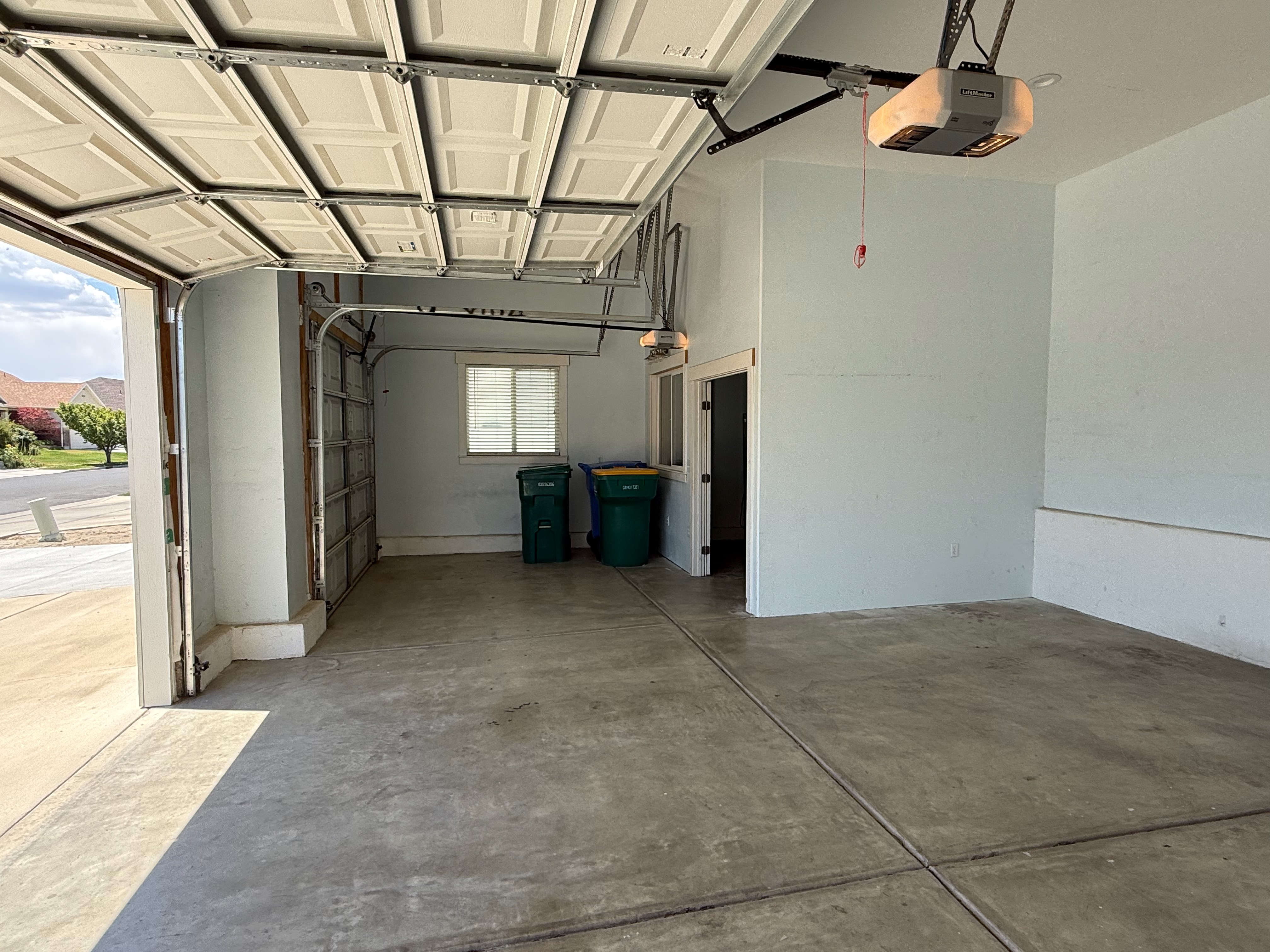 3rd car garage at 2156 W Thomas St in Lehi, Utah